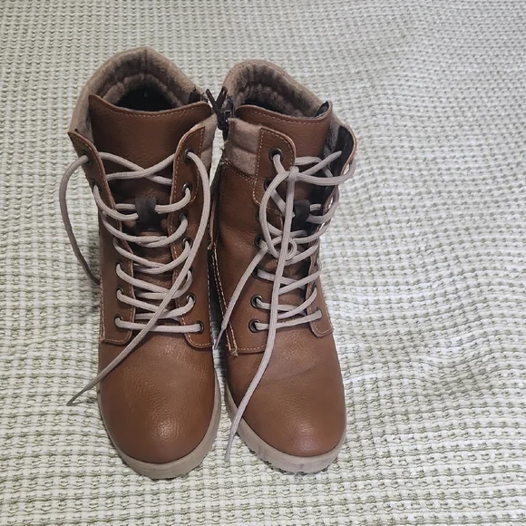 ANDREA Cognac Lace-Up Block Heel Ankle Boots - Picture 3 of 3